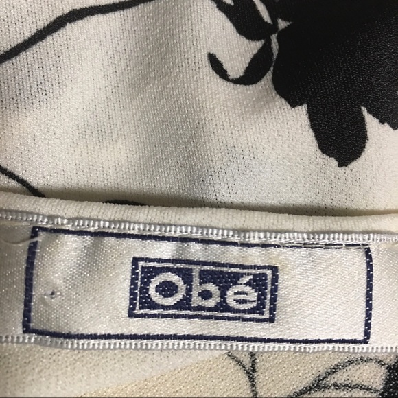 TOP BLACK & WHITE OBE CAP SLEEVE V NECK RUCHED EUC - Picture 3 of 5